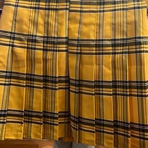 Yellow plaid skirt. Never worn. Size M 7-9